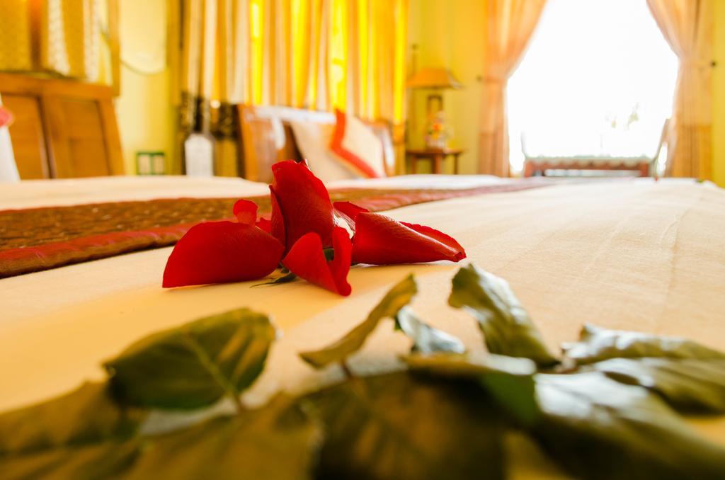 Nhu Phu Hotel Hue Exteriör bild
