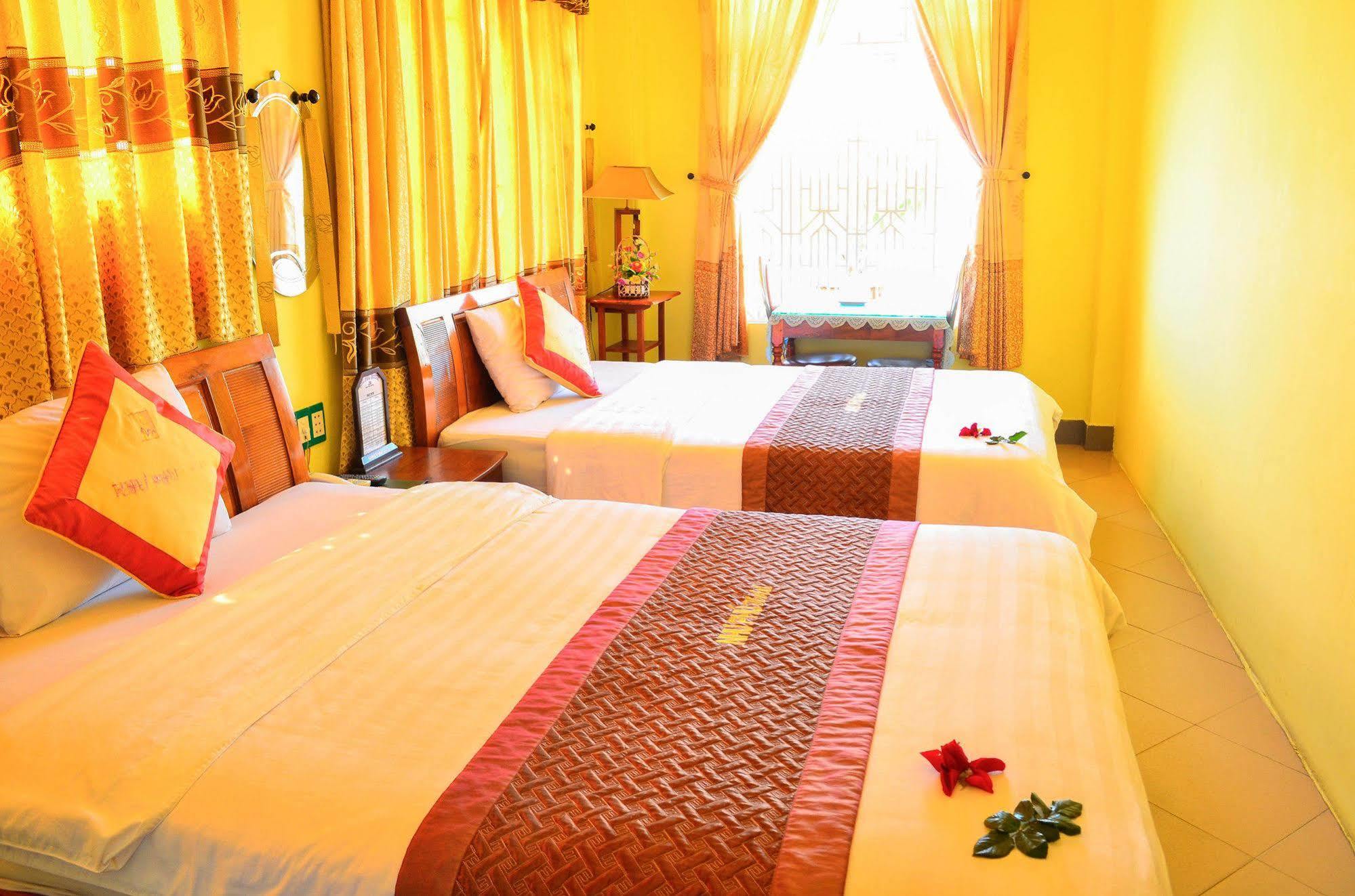 Nhu Phu Hotel Hue Exteriör bild