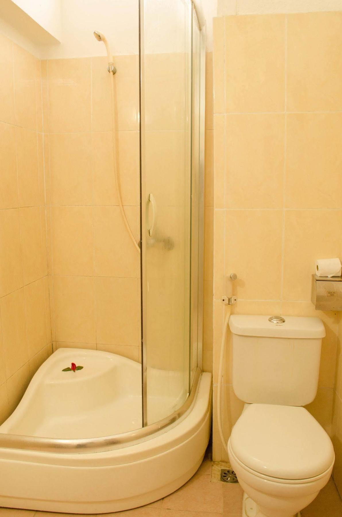 Nhu Phu Hotel Hue Exteriör bild